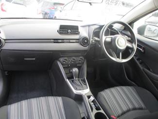 2022 Mazda 2 - Thumbnail