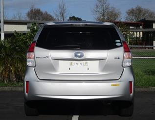 2018 Toyota PRIUS ALPHA - Thumbnail